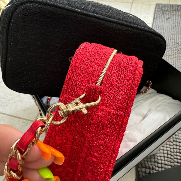 Two Chanel makeup bags 💄🎁💋 - Picture 3 of 8